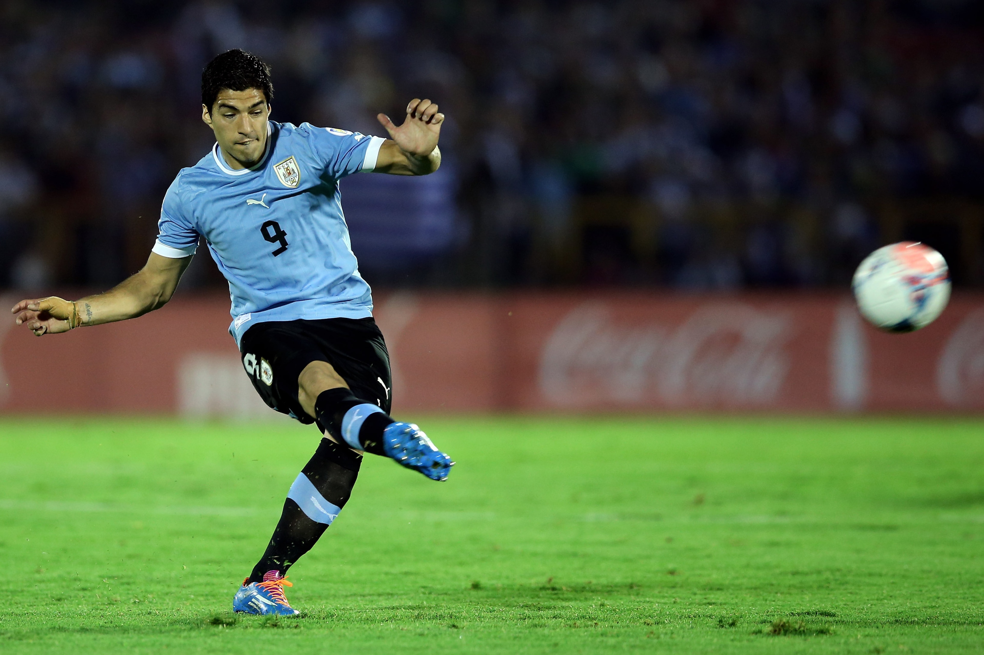 MONTEVIDEO, URUGUAY - NOVEMBER 20:  Luis Suarez of Uruguay runs with the ball during leg 2 of the FIFA World Cup Qualifier match between Uruguay and Jordan at Centenario Stadium Stadium on November 20, 2013 in Montevideo, Uruguay.  (Photo by Friedemann Vogel/Getty Images)