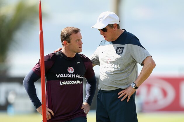 RIO DE JANEIRO, BRAZIL - JUNE 16:  Wayne Rooney of England talks to Roy Hodgson of England during a training session at the Urca military base (Forte de Urca) training ground at on June 16, 2014 in Rio de Janeiro, Brazil.  (Photo by Richard Heathcote/Getty Images)