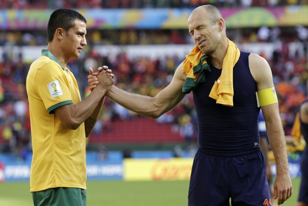 Netherlands' Arjen Robben, right, shakes hands with Australia's Tim Cahill following the Netherlands' 3-2 victory over Australia during the group B World Cup soccer match between Australia and the Netherlands at the Estadio Beira-Rio in Porto Alegre, Brazil, Wednesday, June 18, 2014. (AP Photo/Fernando Vergara)