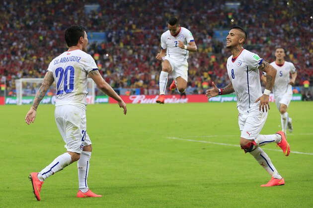 Chile's Charles Aranguiz , left, celebrates after scoring his side's second goal during the group B World Cup soccer match between Spain and Chile at the Maracana Stadium in Rio de Janeiro, Brazil, Wednesday, June 18, 2014.  (AP Photo/Bernat Armangue)