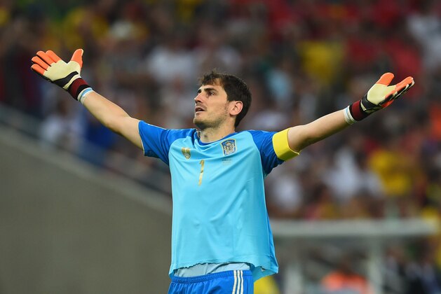RIO DE JANEIRO, BRAZIL - JUNE 18: Iker Casillas of Spain reacts after a missed chance during the 2014 FIFA World Cup Brazil Group B match between Spain and Chile at Maracana on June 18, 2014 in Rio de Janeiro, Brazil. (Photo by Matthias Hangst/Getty Images) RIO DE JANEIRO, BRAZIL - JUNE 18: Iker Casillas of Spain reacts after a missed chance during the 2014 FIFA World Cup Brazil Group B match between Spain and Chile at Maracana on June 18, 2014 in Rio de Janeiro, Brazil. (Photo by Matthias Hangst/Getty Images)