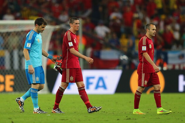 RIO DE JANEIRO, BRAZIL - JUNE 18: (L-R) A dejected Iker Casillas, Fernando Torres and Andres Iniesta of Spain looks on after being defeated by Chile 2-0 during the 2014 FIFA World Cup Brazil Group B match between Spain and Chile at Maracana on June 18, 2014 in Rio de Janeiro, Brazil.  (Photo by Jamie Squire/Getty Images)