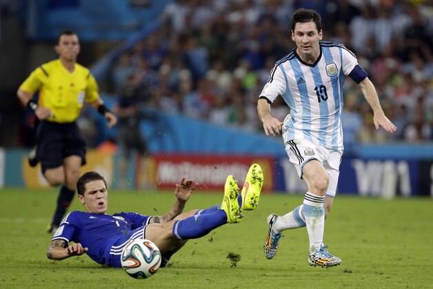 Argentina's Lionel Messi makes a run during the group F World Cup soccer match between Argentina and Bosnia at the Maracana Stadium in Rio de Janeiro, Brazil, Sunday, June 15, 2014.  (AP Photo/Felipe Dana)