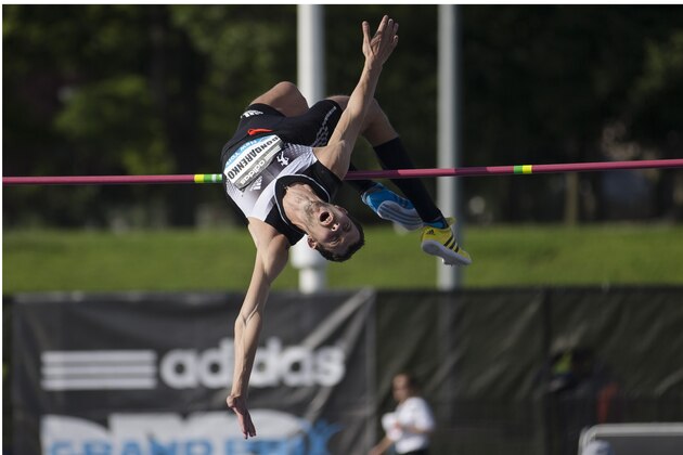 Bohdan Bondarenko, of Ukraine, competes in the men's high jump during the IAAF Diamond League Grand Prix competition on Randall's Island, Saturday, June 14, 2014, in New York. (AP Photo/John Minchillo)