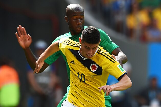 BRASILIA, BRAZIL - JUNE 19: James Rodriguez of Colombia controls the ball against Sol Bamba of the Ivory Coast during the 2014 FIFA World Cup Brazil Group C match between Colombia and Cote D'Ivoire at Estadio Nacional on June 19, 2014 in Brasilia, Brazil.  (Photo by Christopher Lee/Getty Images)