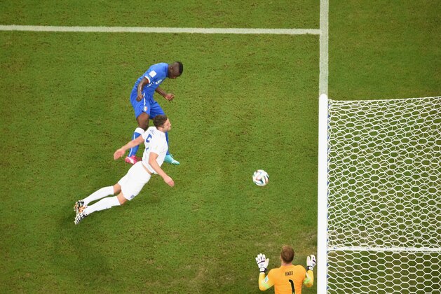 MANAUS, BRAZIL - JUNE 14:  Mario Balotelli of Italy scores their second goal during the 2014 FIFA World Cup Brazil Group D match between England and Italy at Arena Amazonia on June 14, 2014 in Manaus, Brazil.  (Photo by Pool/Getty Images)