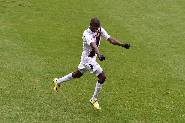 GENOA, ITALY - APRIL 19:  Victor Ibarbo of Cagliari celebrates after scoring his team's second goal during the Serie A match between Genoa CFC and Cagliari Calcio at Stadio Luigi Ferraris on April 19, 2014 in Genoa, Italy.  (Photo by Tullio M. Puglia/Getty Images)