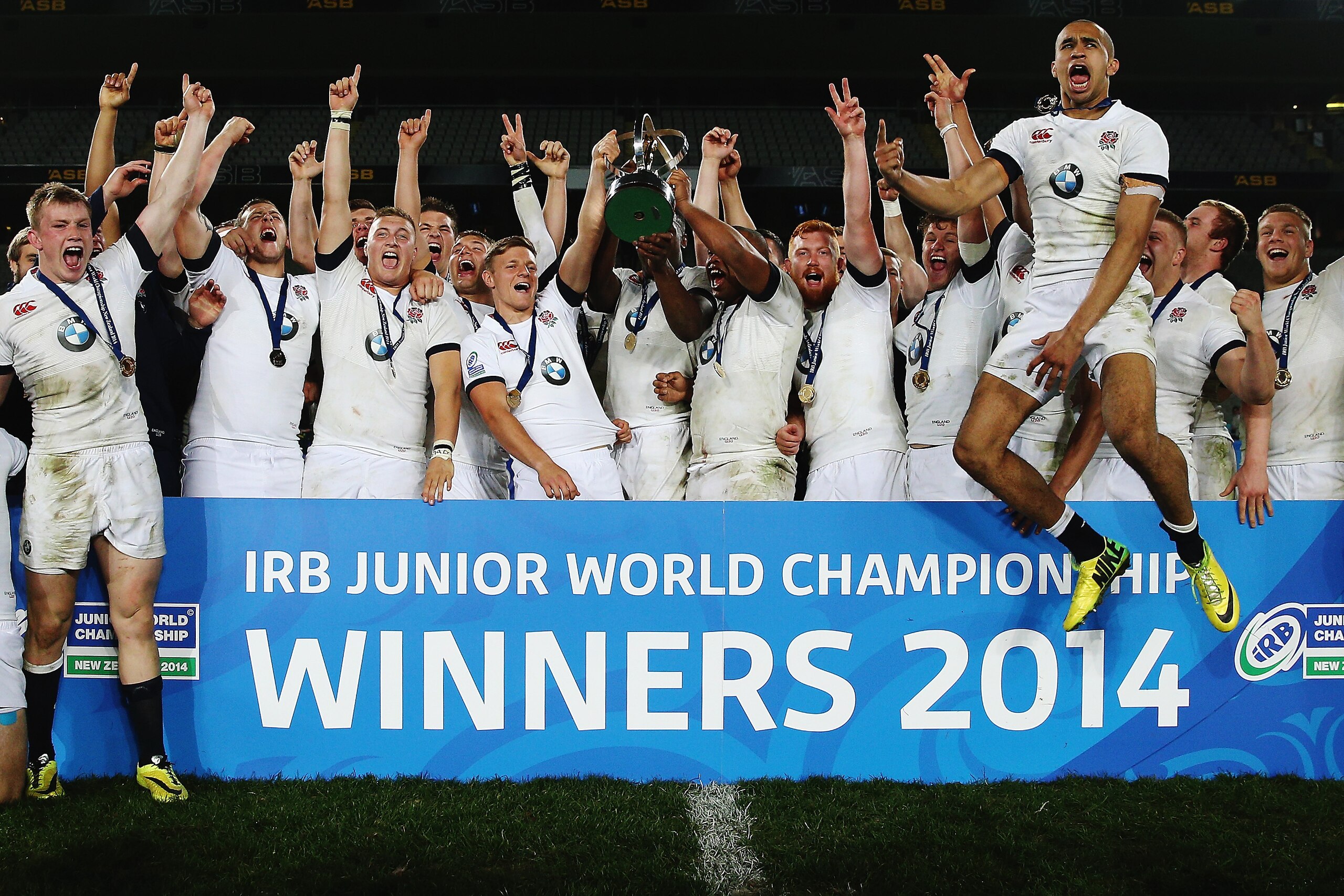 AUCKLAND, NEW ZEALAND - JUNE 20:  England celebrate after winning the 2014 Junior World Championship Final match between South Africa and England at Eden Park on June 20, 2014 in Auckland, New Zealand.  (Photo by Hannah Peters/Getty Images)