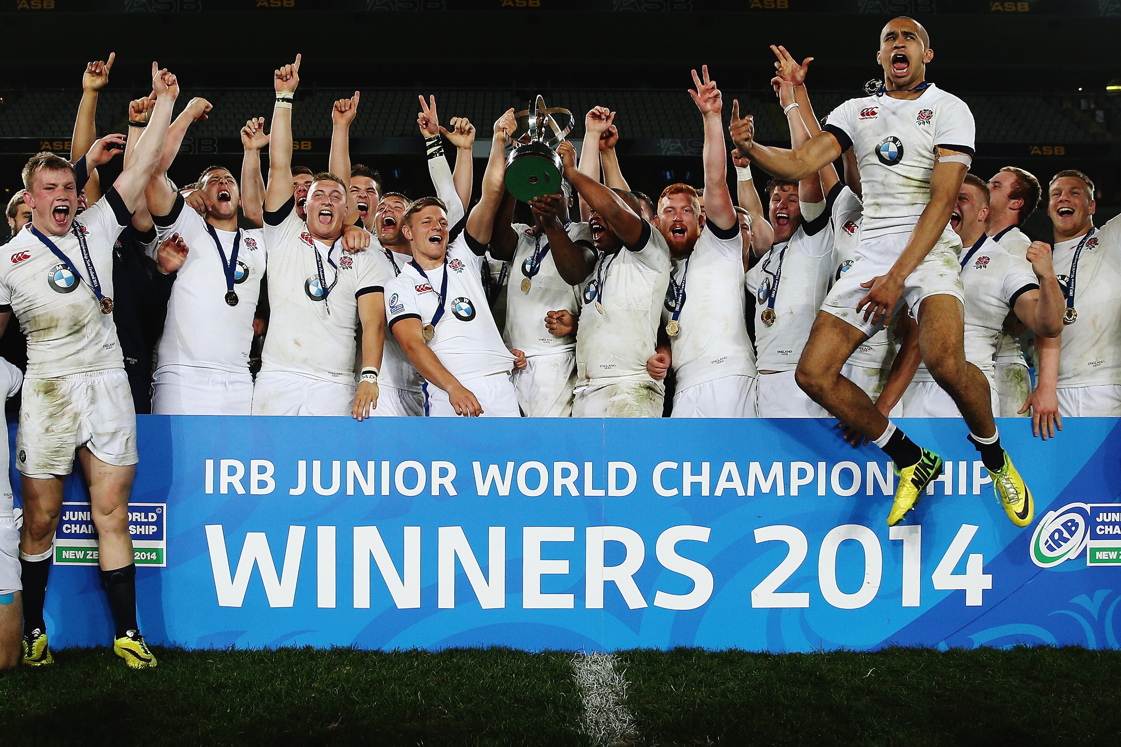 AUCKLAND, NEW ZEALAND - JUNE 20:  England celebrate after winning the 2014 Junior World Championship Final match between South Africa and England at Eden Park on June 20, 2014 in Auckland, New Zealand.  (Photo by Hannah Peters/Getty Images)