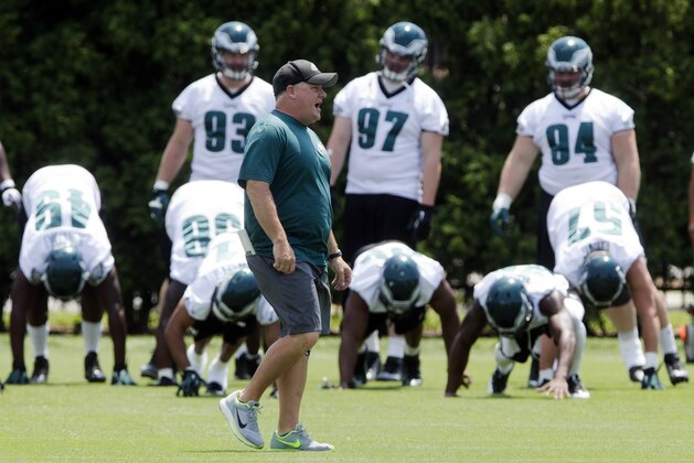 Philadelphia Eagles' head coach Chip Kelly directs his team during NFL football minicamp, Wednesday, June 18, 2014, in Philadelphia. (AP Photo/Matt Rourke)