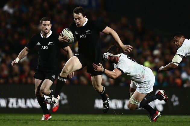 HAMILTON, NEW ZEALAND - JUNE 21:  Ben Smith of the All Blacks makes a break during the International Test match between the New Zealand All Blacks and England at Waikato Stadium on June 21, 2014 in Hamilton, New Zealand.  (Photo by Hannah Peters/Getty Images)