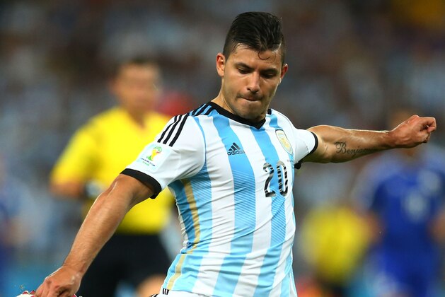 RIO DE JANEIRO, BRAZIL - JUNE 15: Sergio Aguero of Argentina kicks the ball during the 2014 FIFA World Cup Brazil Group F match between Argentina and Bosnia-Herzegovina at Maracana on June 15, 2014 in Rio de Janeiro, Brazil.  (Photo by Ronald Martinez/Getty Images)