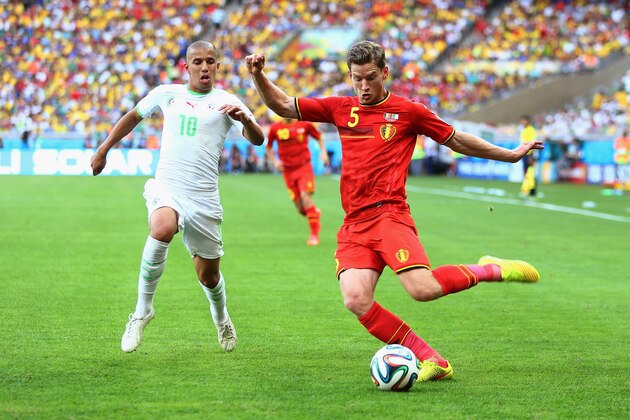 BELO HORIZONTE, BRAZIL - JUNE 17:  Eden Hazard of Belgium controls the ball as Mehdi Mostefa of Algeria gives chase during the 2014 FIFA World Cup Brazil Group H match between Belgium and Algeria at Estadio Mineirao on June 17, 2014 in Belo Horizonte, Brazil.  (Photo by Jeff Gross/Getty Images)