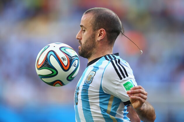 BELO HORIZONTE, BRAZIL - JUNE 21: Rodrigo Palacio of Argentina controls the ball during the 2014 FIFA World Cup Brazil Group F match between Argentina and Iran at Estadio Mineirao on June 21, 2014 in Belo Horizonte, Brazil.  (Photo by Ronald Martinez/Getty Images)