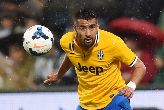 SASSUOLO, ITALY - APRIL 28:  Mauricio Isla of Juventus in action during the Serie A match between US Sassuolo Calcio and Juventus at Mapei Stadium on April 28, 2014 in Sassuolo, Italy.  (Photo by Giuseppe Bellini/Getty Images)