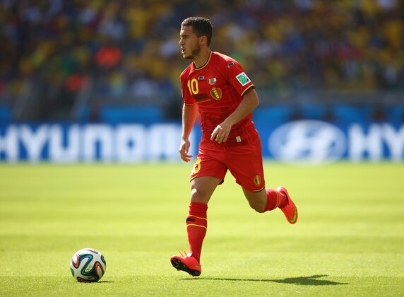 BELO HORIZONTE, BRAZIL - JUNE 17:  Eden Hazard of Belgium controls the ball during the 2014 FIFA World Cup Brazil Group H match between Belgium and Algeria at Estadio Mineirao on June 17, 2014 in Belo Horizonte, Brazil.  (Photo by Paul Gilham/Getty Images)