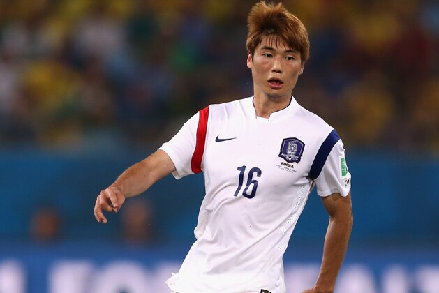 CUIABA, BRAZIL - JUNE 17:  Ki Sung-Yueng of South Korea controls the ball during the 2014 FIFA World Cup Brazil Group H match between Russia and South Korea at Arena Pantanal on June 17, 2014 in Cuiaba, Brazil.  (Photo by Warren Little/Getty Images)