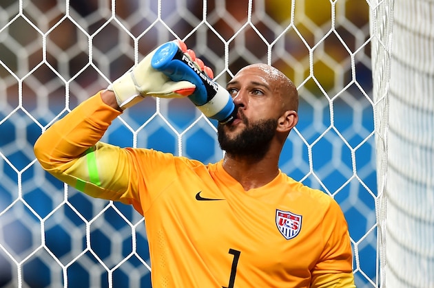 MANAUS, BRAZIL - JUNE 22: Tim Howard of the United States takes on fluids during the 2014 FIFA World Cup Brazil Group G match between the United States and Portugal at Arena Amazonia on June 22, 2014 in Manaus, Brazil.  (Photo by Christopher Lee/Getty Images)