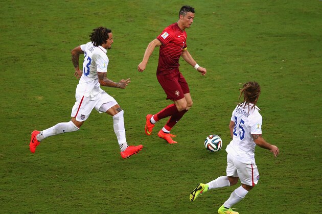 MANAUS, BRAZIL - JUNE 22: Cristiano Ronaldo of Portugal controls the ball against Jermaine Jones (L) and Kyle Beckerman of the United States during the 2014 FIFA World Cup Brazil Group G match between the United States and Portugal at Arena Amazonia on June 22, 2014 in Manaus, Brazil.  (Photo by Elsa/Getty Images)