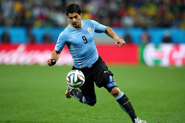 SAO PAULO, BRAZIL - JUNE 19:  Luis Suarez of Uruguay kicks the ball during the 2014 FIFA World Cup Brazil Group D match between Uruguay and England at Arena de Sao Paulo on June 19, 2014 in Sao Paulo, Brazil.  (Photo by Julian Finney/Getty Images)