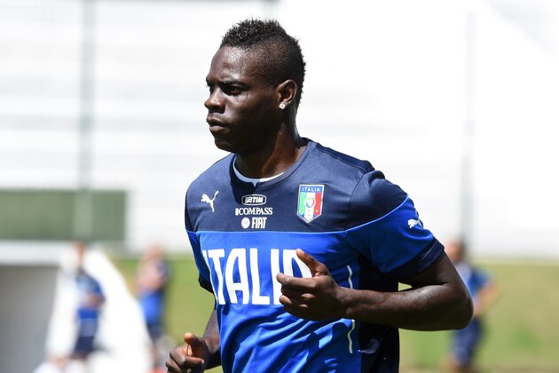 NATAL, BRAZIL - JUNE 22:  Mario Balotelli of Italy during training session on June 22, 2014 in Natal, Brazil.  (Photo by Claudio Villa/Getty Images)