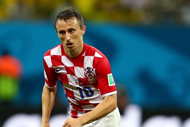 MANAUS, BRAZIL - JUNE 18: Luka Modric of Croatia controls the ball during the 2014 FIFA World Cup Brazil Group A match between Cameroon and Croatia at Arena Amazonia on June 18, 2014 in Manaus, Brazil.  (Photo by Clive Brunskill/Getty Images)