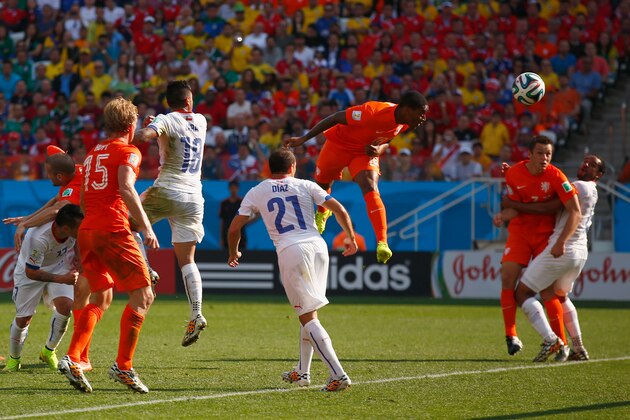 SAO PAULO, BRAZIL - JUNE 23:  Leroy Fer of the Netherlands scores his team's first goal on a header during the 2014 FIFA World Cup Brazil Group B match between the Netherlands and Chile at Arena de Sao Paulo on June 23, 2014 in Sao Paulo, Brazil.  (Photo by Clive Rose/Getty Images)