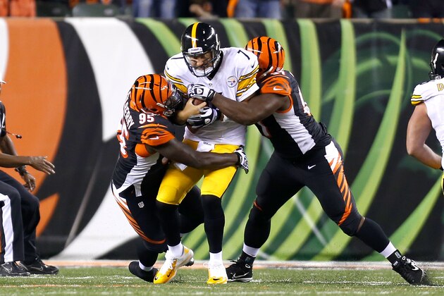 CINCINNATI, OH - SEPTEMBER 16:  Wallace Gilberry #95 and Geno Atkins #97 of the Cincinnati Bengals combine to sack Ben Roethlisberger #7 of the Pittsburgh Steelers during the third quarter on September 16, 2013 at Paul Brown Stadium on September 16, 2013 in Cincinnati, Ohio. Cincinnati defeated Pittsburgh 20-10. (Photo by Kirk Irwin/Getty Images)