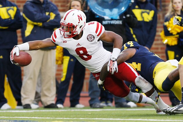 ANN ARBOR, MI - NOVEMBER 09:  Ameer Abdullah #8 of the Nebraska Cornhuskers stretches over the goal line for a first-quarter touchdown against the Michigan Wolverines at Michigan Stadium on November 9, 2013 in Ann Arbor, Michigan.  (Photo by Gregory Shamus/Getty Images)