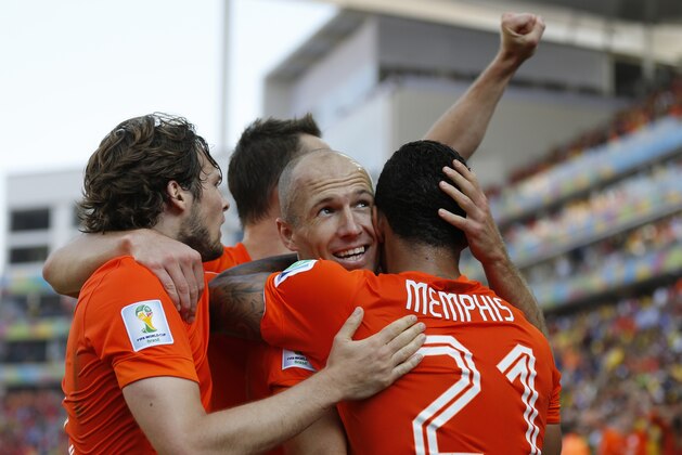 Netherlands' Memphis Depay, right, is congratulated by his teammate Arjen Robben as he celebrates scoring his side's second goal during the group B World Cup soccer match between the Netherlands and Chile at the Itaquerao Stadium in Sao Paulo, Brazil, Monday, June 23, 2014. (AP Photo/Frank Augstein)