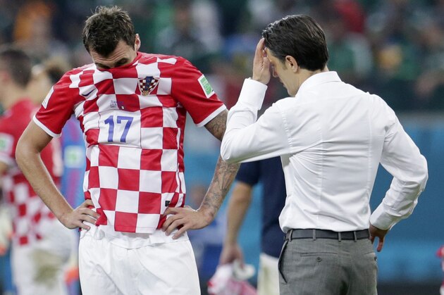 Croatia's Mario Mandzukic reacts with Mexico's head coach Miguel Herrera after the group A World Cup soccer match between Croatia and Mexico at the Arena Pernambuco in Recife, Brazil, Monday, June 23, 2014. Mexico won the match 3-1. (AP Photo/Petr David Josek)
