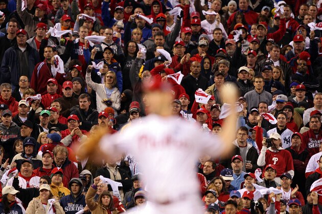 PHILADELPHIA - NOVEMBER 02:  Fans cheer on Cliff Lee #34 of the Philadelphia Phillies as he throws a pitch against the New York Yankees in Game Five of the 2009 MLB World Series at Citizens Bank Park on November 2, 2009 in Philadelphia, Pennsylvania.  (Photo by Jed Jacobsohn/Getty Images)