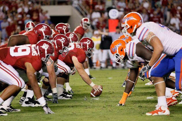 TUSCALOOSA, AL - OCTOBER 02:  The offense of the Alabama Crimson Tide against the defense of the Florida Gators at Bryant-Denny Stadium on October 2, 2010 in Tuscaloosa, Alabama.  (Photo by Kevin C. Cox/Getty Images)