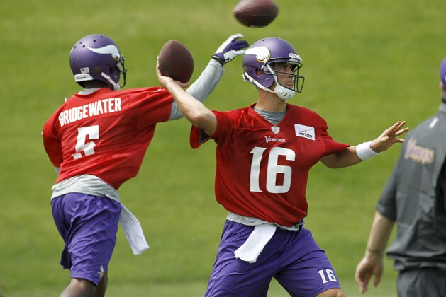 Minnesota Vikings quarterbacks Matt Cassel (16) and Teddy Bridgewater throw passes during an NFL mini camp in Eden Prairie, Minn., Tuesday, June 17, 2014. (AP Photo/Ann Heisenfelt)