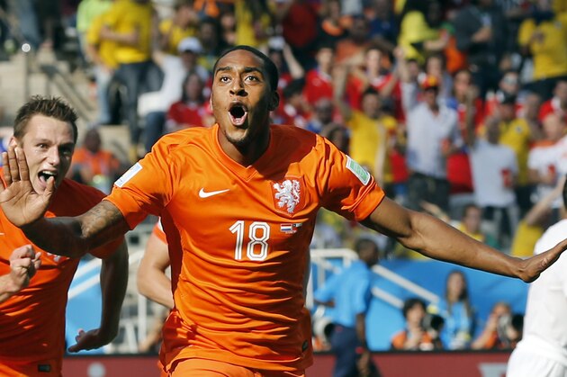 Netherlands' Leroy Fer celebrates scoring the opening goal during the group B World Cup soccer match between the Netherlands and Chile at the Itaquerao Stadium in Sao Paulo, Brazil, Monday, June 23, 2014. (AP Photo/Frank Augstein)