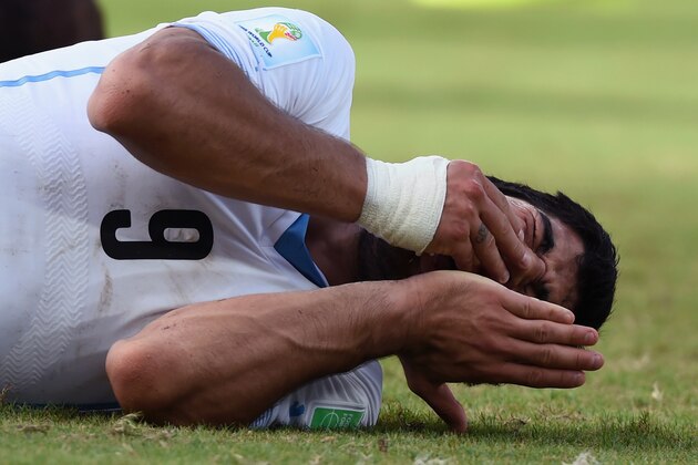 NATAL, BRAZIL - JUNE 24:  Luis Suarez of Uruguay reacts after a clash during the 2014 FIFA World Cup Brazil Group D match between Italy and Uruguay at Estadio das Dunas on June 24, 2014 in Natal, Brazil.  (Photo by Matthias Hangst/Getty Images)