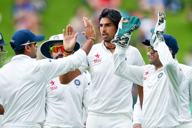 WELLINGTON, NEW ZEALAND - FEBRUARY 14:  Ishant Sharma of India celebrates after taking the wicket of Hamish Rutherford of New Zealand during day one of the 2nd Test match between New Zealand and India on February 14, 2014 in Wellington, New Zealand.  (Photo by Hagen Hopkins/Getty Images)