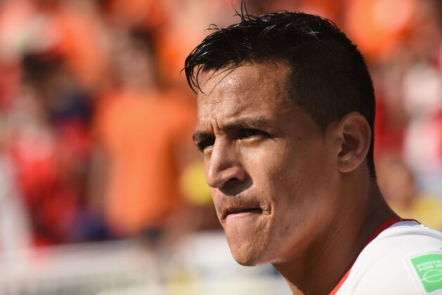 SAO PAULO, BRAZIL - JUNE 23:  Alexis Sanchez of Chile looks on during the 2014 FIFA World Cup Brazil Group B match between the Netherlands and Chile at Arena de Sao Paulo on June 23, 2014 in Sao Paulo, Brazil.  (Photo by Matthias Hangst/Getty Images)