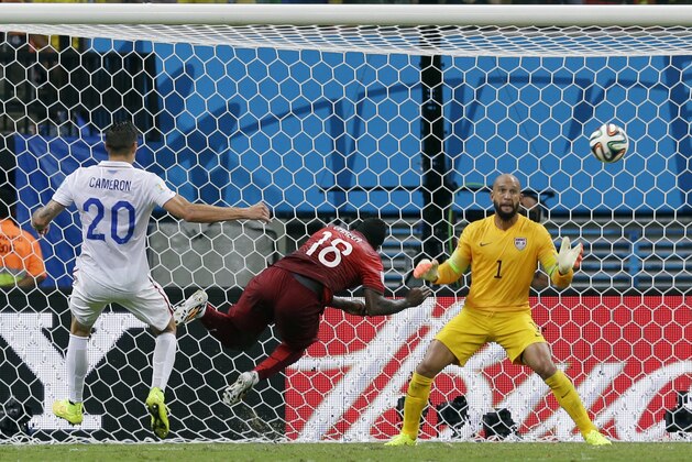 Portugal's Silvestre Varela heads the ball past United States' goalkeeper Tim Howard to score his side's second goal and tie the game 2-2 during the group G World Cup soccer match between the USA and Portugal at the Arena da Amazonia in Manaus, Brazil, Sunday, June 22, 2014. (AP Photo/Martin Mejia)