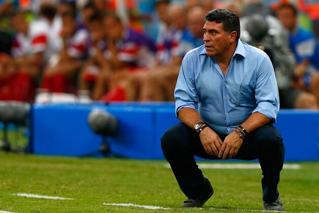MANAUS, BRAZIL - JUNE 25:  Head coach Luis Fernando Suarez of Honduras looks on during the 2014 FIFA World Cup Brazil Group E match between Honduras and Switzerland at Arena Amazonia on June 25, 2014 in Manaus, Brazil.  (Photo by Matthew Lewis/Getty Images)
