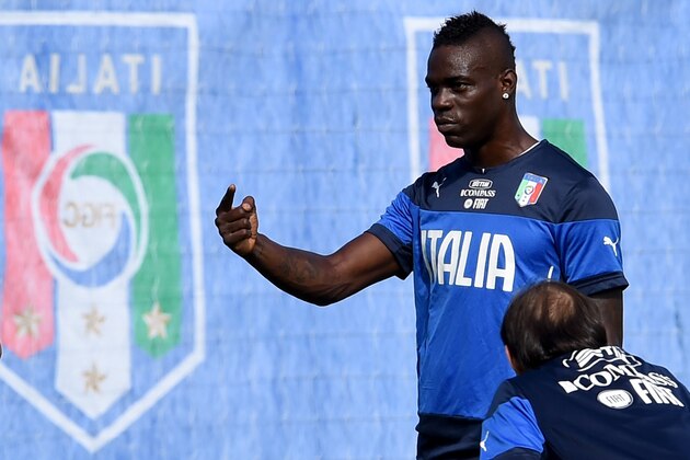 RIO DE JANEIRO, BRAZIL - JUNE 16:  Mario Balotelli of Italy during a training session on June 16, 2014 in Rio de Janeiro, Brazil.  (Photo by Claudio Villa/Getty Images)