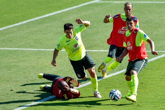 BELO HORIZONTE, BRAZIL - JUNE 27: Goalkeeper Jefferson, Hernane, Neymar and Thiago Silva of Brazil take part during a training session at the Sesc Club on June 27, 2014 in Belo Horizonte, Brazil. (Photo by Buda Mendes/Getty Images)