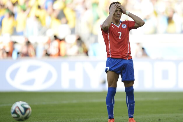 Chile's Alexis Sanchez reacts after his shot was stopped during a penalty shootout after regulation time during the World Cup round of 16 soccer match between Brazil and Chile at the Mineirao Stadium in Belo Horizonte, Brazil, Saturday, June 28, 2014. Brazil won 3-2 on penalties after a 1-1 tie. (AP Photo/Manu Fernandez)