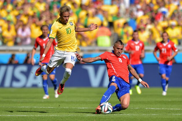 BELO HORIZONTE, BRAZIL - JUNE 28:  Neymar of Brazil challenges Arturo Vidal of Chile during the 2014 FIFA World Cup Brazil round of 16 match between Brazil and Chile at Estadio Mineirao on June 28, 2014 in Belo Horizonte, Brazil.  (Photo by Buda Mendes/Getty Images)