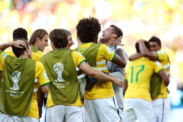 BELO HORIZONTE, BRAZIL - JUNE 28:  Julio Cesar of Brazil celebrates with teammates after defeating Chile in a penalty shootout during the 2014 FIFA World Cup Brazil round of 16 match between Brazil and Chile at Estadio Mineirao on June 28, 2014 in Belo Horizonte, Brazil.  (Photo by Jeff Gross/Getty Images)