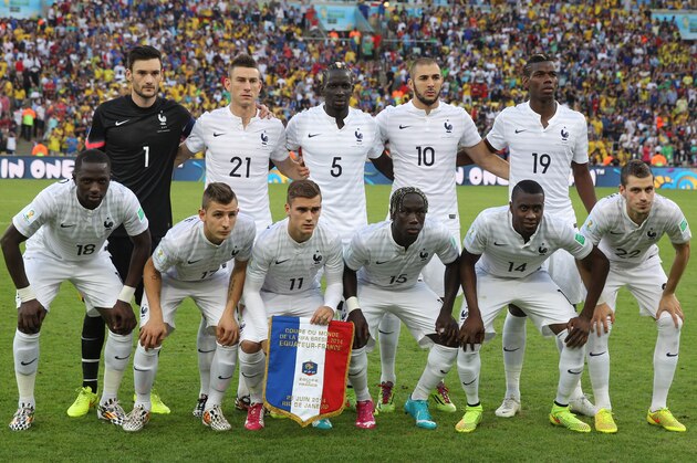 The French team line up for a group photo prior to the group E World Cup soccer match between Ecuador and France at the Maracana stadium in Rio de Janeiro, Brazil, Wednesday, June 25, 2014. First row, left to right : Moussa Sissoko, Lucas Digne, Antoine Griezmann, Bacary Sagna , Blaise Matuidi and Clement Grenier. 2nd row : goalkeeper Hugo Lloris, Laurent Koscielny, Mamadou Sakho, Karim Benzema and Paul Pogba. (AP Photo/David Vincent)