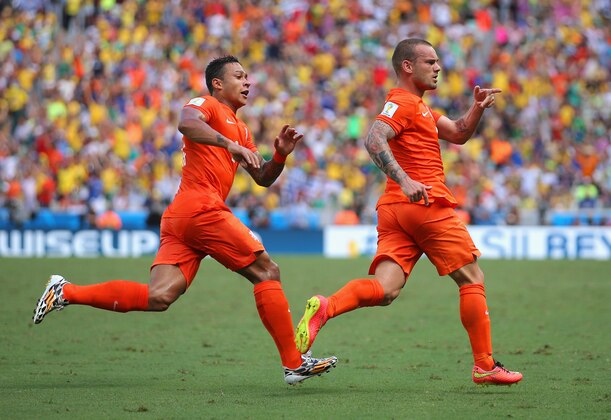 FORTALEZA, BRAZIL - JUNE 29:  Wesley Sneijder of the Netherlands (R) celebrates scoring his team's first goal with Memphis Depay during the 2014 FIFA World Cup Brazil Round of 16 match between Netherlands and Mexico at Castelao on June 29, 2014 in Fortaleza, Brazil.  (Photo by Dean Mouhtaropoulos/Getty Images)
