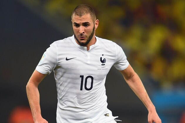 RIO DE JANEIRO, BRAZIL - JUNE 25:  Karim Benzema of France controls the ball during the 2014 FIFA World Cup Brazil Group E match between Ecuador and France at Maracana on June 25, 2014 in Rio de Janeiro, Brazil.  (Photo by Matthias Hangst/Getty Images)