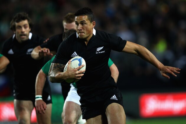 HAMILTON, NEW ZEALAND - JUNE 23:  Sonny Bill Williams of the All Blacks makes a break during the International Test Match between New Zealand and Ireland  at Waikato Stadium on June 23, 2012 in Hamilton, New Zealand.  (Photo by Phil Walter/Getty Images)