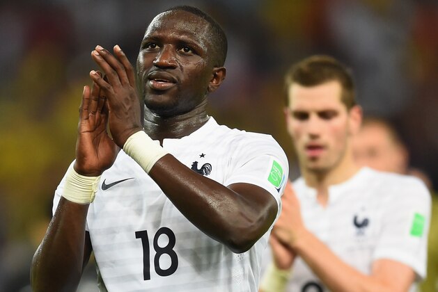 RIO DE JANEIRO, BRAZIL - JUNE 25: Moussa Sissoko of France acknowledges the fans after a 0-0 draw with Ecuador during the 2014 FIFA World Cup Brazil Group E match between Ecuador and France at Maracana on June 25, 2014 in Rio de Janeiro, Brazil.  (Photo by Matthias Hangst/Getty Images)